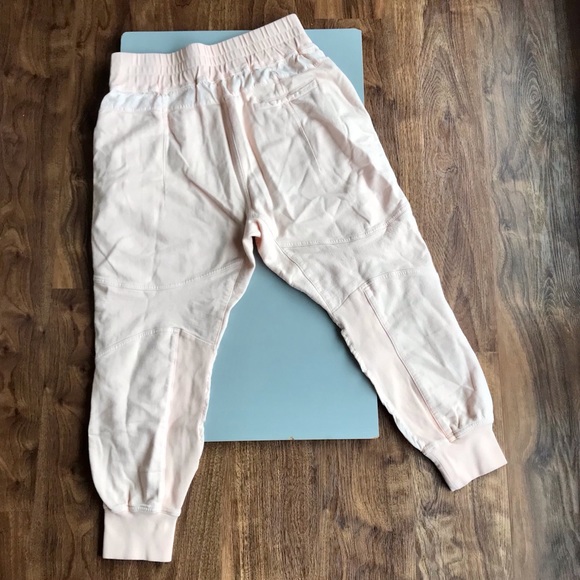 Young, Fabulous & Broke Peach Cropped Ankle Joggers Sweatpants Medium - Picture 7 of 9